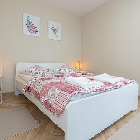 Apartament Karminowy Lägenhet Wadowice Exteriör bild