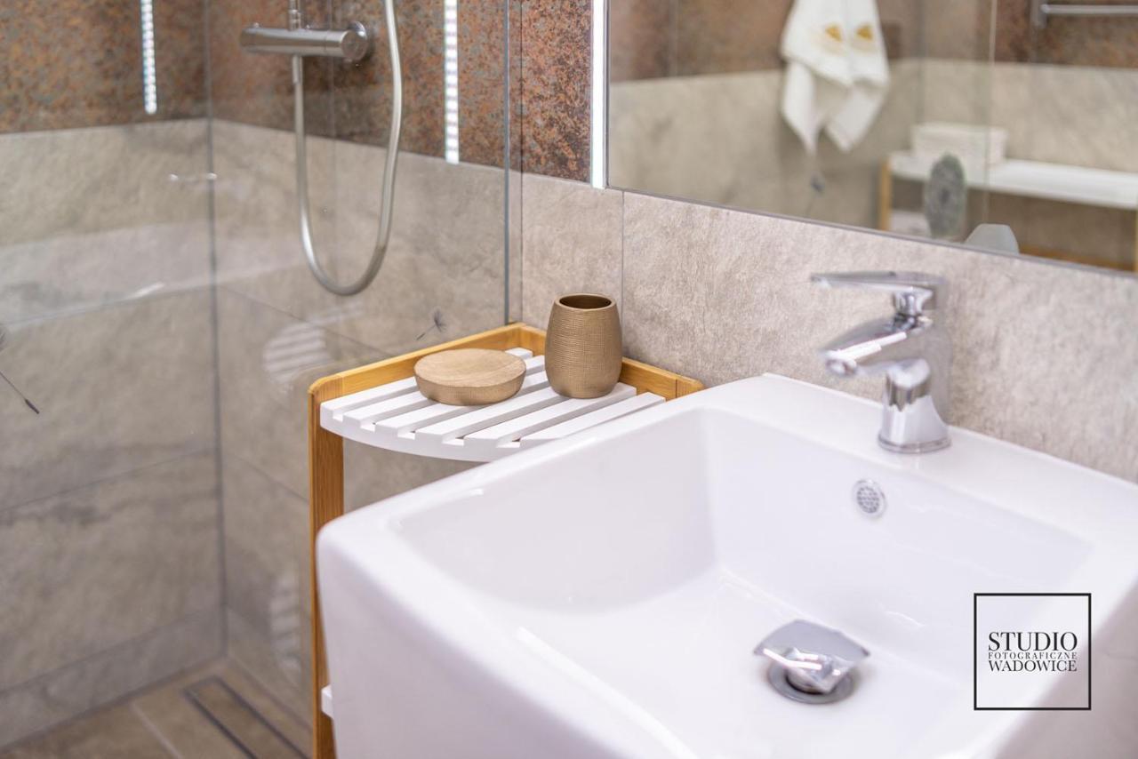 Apartament Karminowy Lägenhet Wadowice Exteriör bild