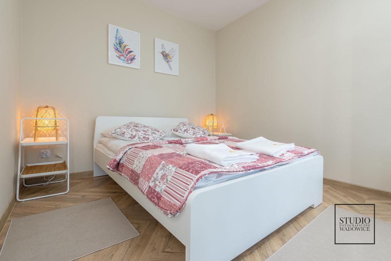 Apartament Karminowy Lägenhet Wadowice Exteriör bild